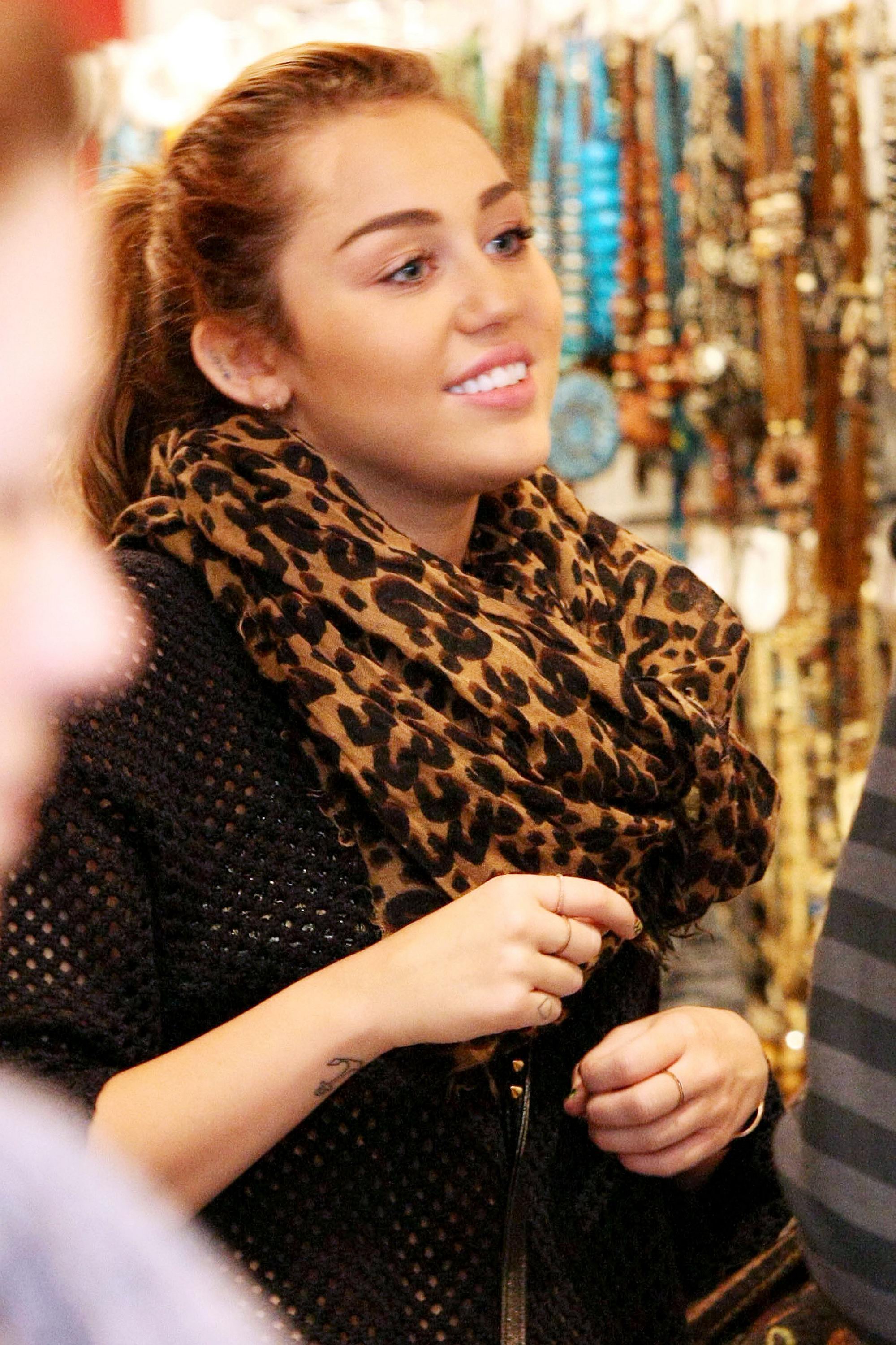 Miley Cyrus Kosty 555 info 0014
