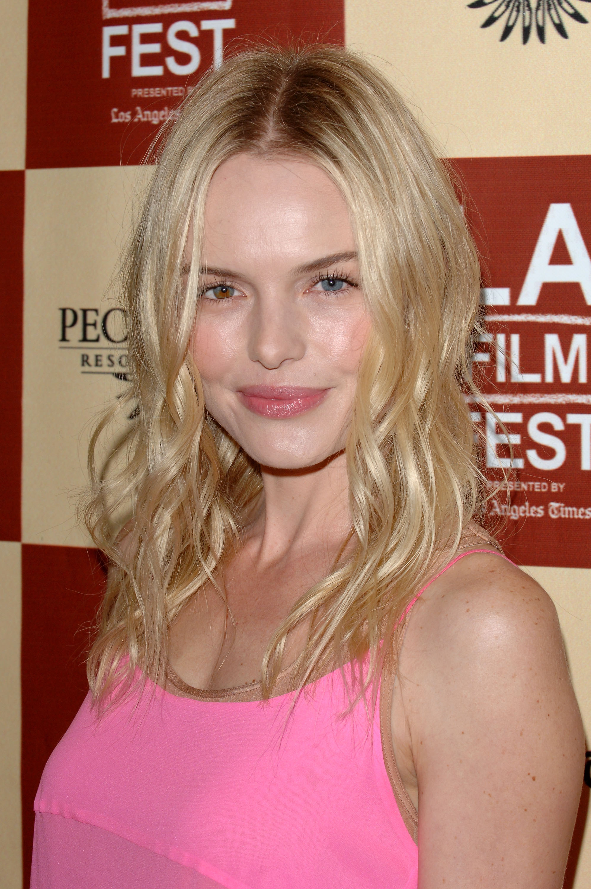 Kate Bosworth Kosty 555 info 0002